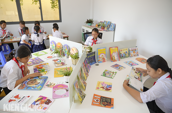 “Trạm đọc măng non” mang kiến thức đến với học sinh huyện Kiên Lương